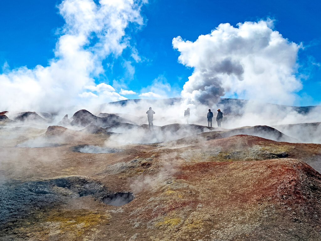 Heisse Quellen mit 4 Menschen