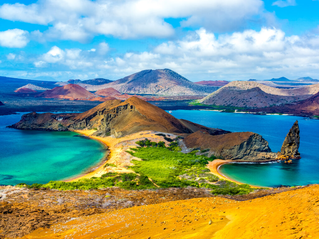 Ecuador Hügellandschaft mit Fluss