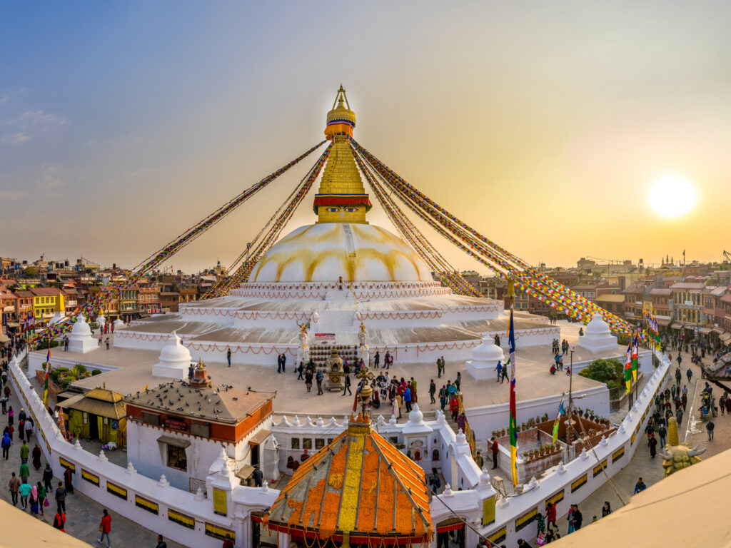 Nepal Stadt mit einem grossen Farbigen Dom