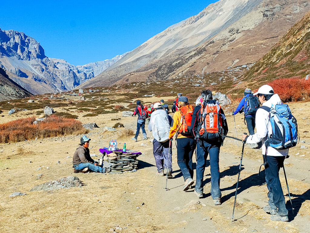 Reisegruppe laufen Rund um den Annapurna