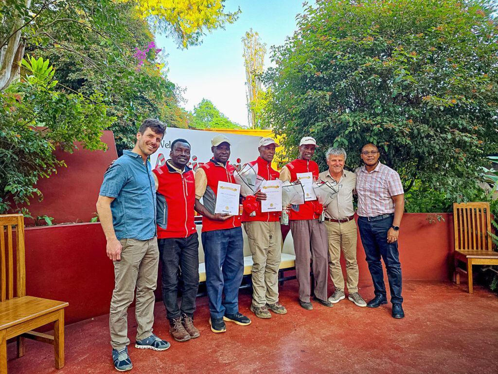 drei dienstälteste Guides am Kilimanjaro mit Aktivferien Team