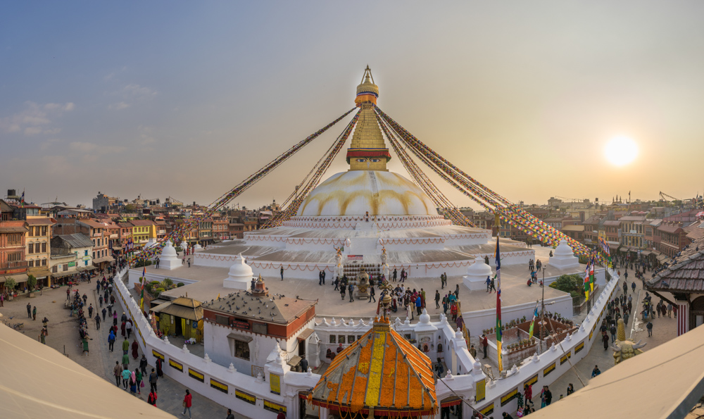 Nepal Tempel mit tief stehender Sonne